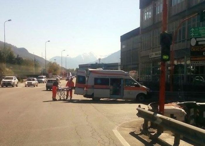 L'ambulanza sul luogo dell'incidente