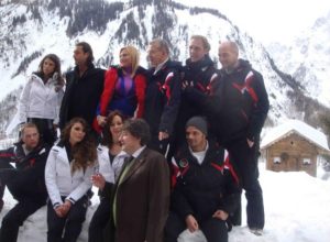 Il cast dell'Isola dei Famosi con l'Assessore al turismo Aurelio Marguerettaz