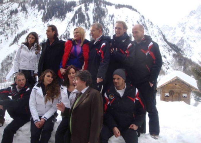 Il cast dell'Isola dei Famosi con l'Assessore al turismo Aurelio Marguerettaz