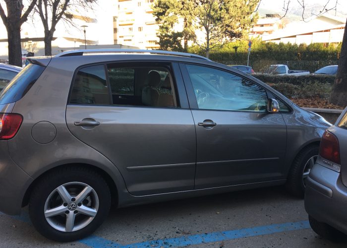 L'auto dentro la quale si era introdotto il ladro