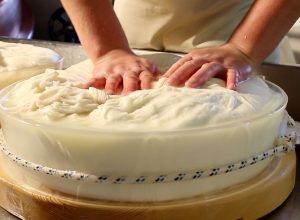 lavorazione fontina dop ()