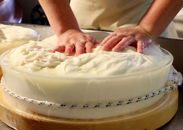 lavorazione fontina dop ()