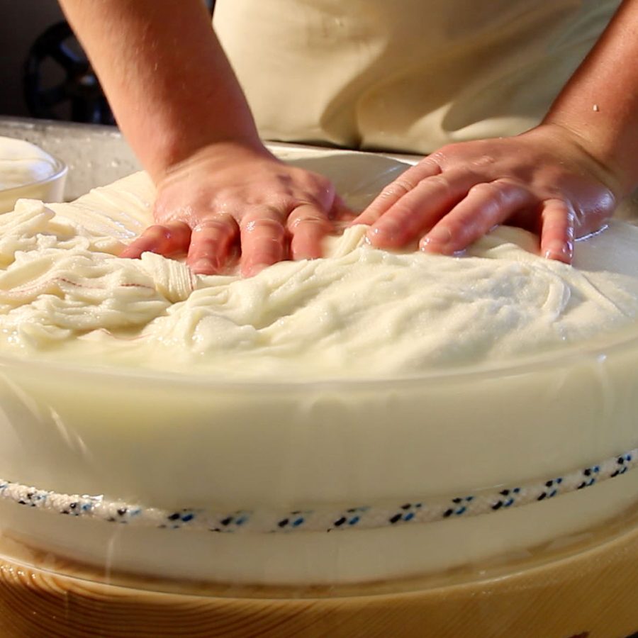 lavorazione fontina dop ()