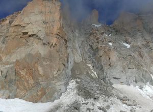 L'impressionante crollo, nella foto del PGHM di Chamonix.