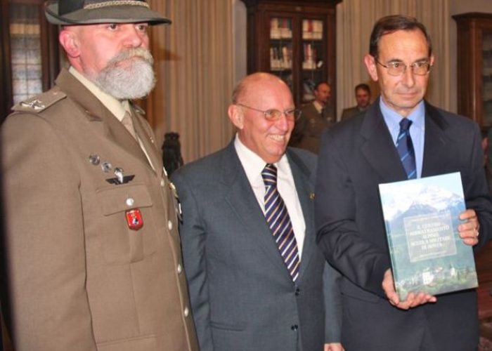 Roberto Stella (a dx) con il compianto Alberto Cerise e il generale Claudio Rondano.