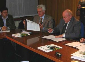 Firma della convenzione per il rifacimento delle linee elettriche