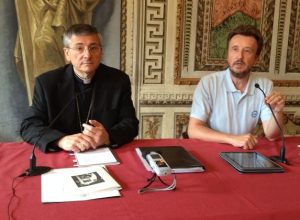 Mons. Franco Lovignana e Fabrizio Favre, direttore del Corriere della Valle