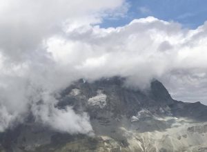 Il Cervino, come si presentava ieri pomeriggio sul versante valdostano.