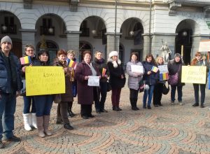 Manifestazione dei rumeni contro la corruzione