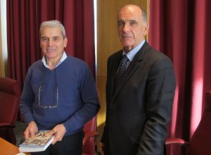 Luigi Calderola, della Tipografia Valdostana, e il presidente Rollandin