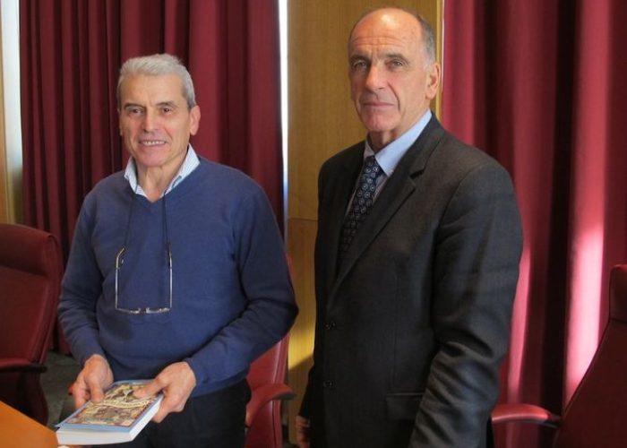 Luigi Calderola, della Tipografia Valdostana, e il presidente Rollandin