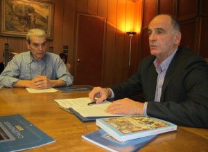 Da sinistra Luigi Calderola, della Tipografia Valdostana, e il presidente Rollandin