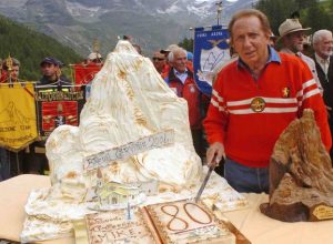 Mike Bongiorno a Cervinia per festeggiare i suoi 80 anni