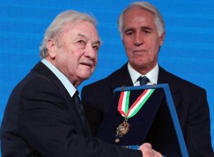 Renato Molinari riceve il Collare d’Oro al Merito Sportivo dal presidente Coni Giovanni Malagò - Foto Coni