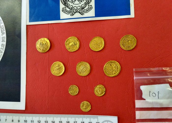 Le monete rubate al Museo archeologico.