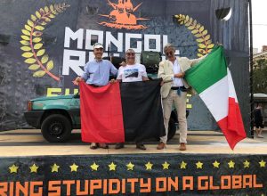 Paolo Peccoz al traguardo del Mongol Rally 2018