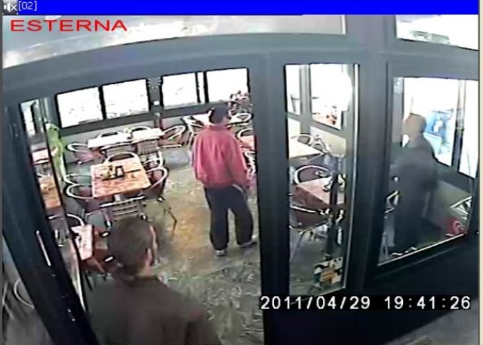 Le immgini registrare dalle telecamere di sorveglianza