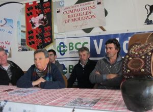 Gerardo Beneyton con il direttivo dell'associazione Batailles de Moudzons