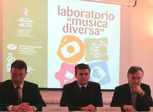 Presentazione del progetto "Questa è musica diversa". Da sx Assessore Lanièce, Presidente Istituto Musicale Bertschy, coordinatore progetto Blanc