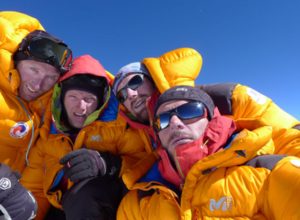 Il team che ha scalato parete sud-ovest del Kamet, 7.756 metri, in India