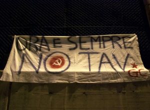 Le scritte in Via Roma