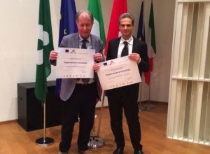 A destra Gianni Nuti, dirigente dell'assessorato della Sanità, e Dieter Schurch - capofila progetto della parte del Canton Ticino