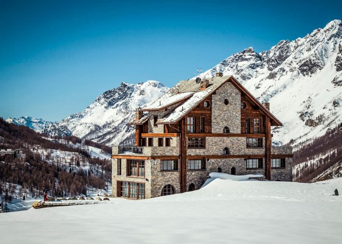 Villa Bacchini, a Cervinia. Oggi è "La Fenice del Monte Cervino"