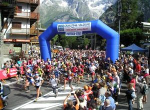 La partenza dei corridori