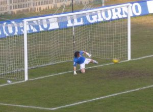 Frattali para il rigore con il piede sinistro (Foto di Raphael Bixhain)