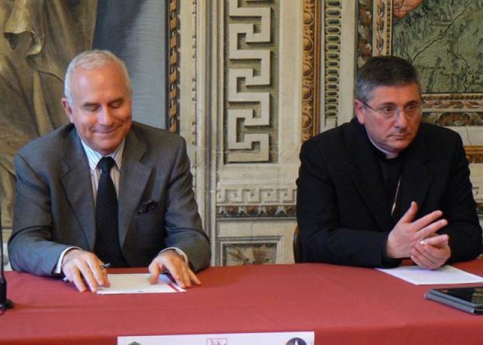 Il direttore di Avvenire Marco Tarquinio e il vescovo di Aosta Franco Lovignana