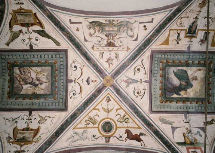 Uno degli affreschi di Palazzo Roncas