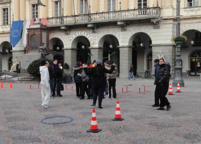 Ginnastica in piazza per gli studenti valdostani