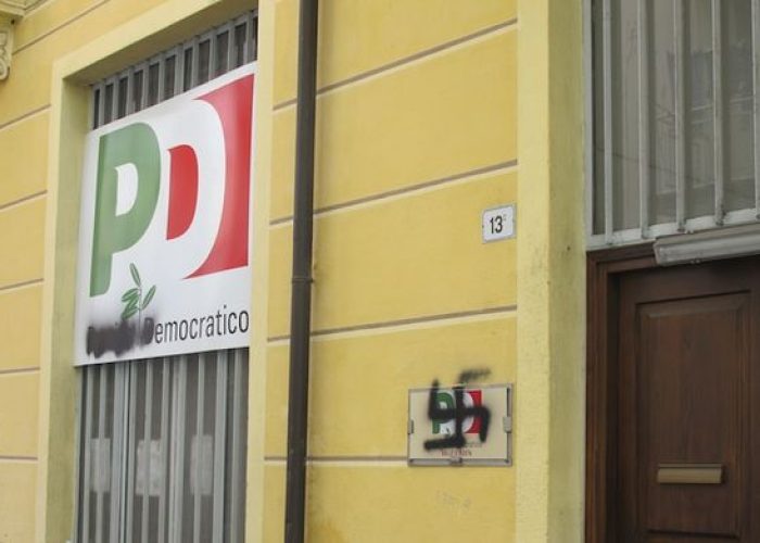 La sede del Pd imbrattata