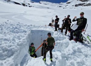 La pesatura della neve nel Parco Nazionale Gran Paradiso - foto Raffaella Miravalle