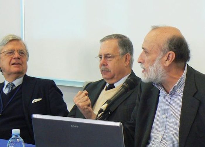 A destra Carlo Petrini