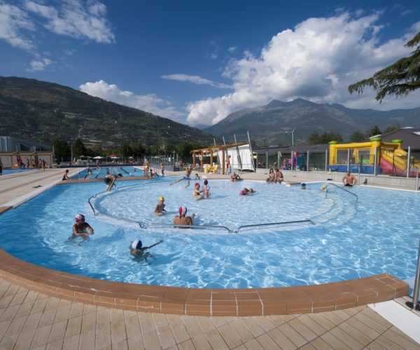 La piscina scoperta di Aosta