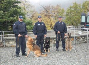 Alcuni agenti della polizia penitenziaria