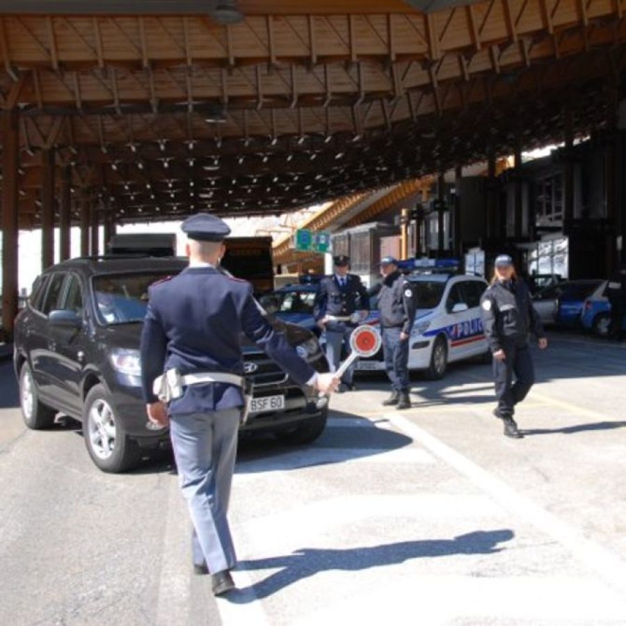 Polizia di frontiera al Traforo del Monte Bianco