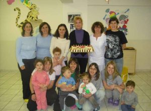 I bambini e le educatrici della Chrèche Cécile Léonar