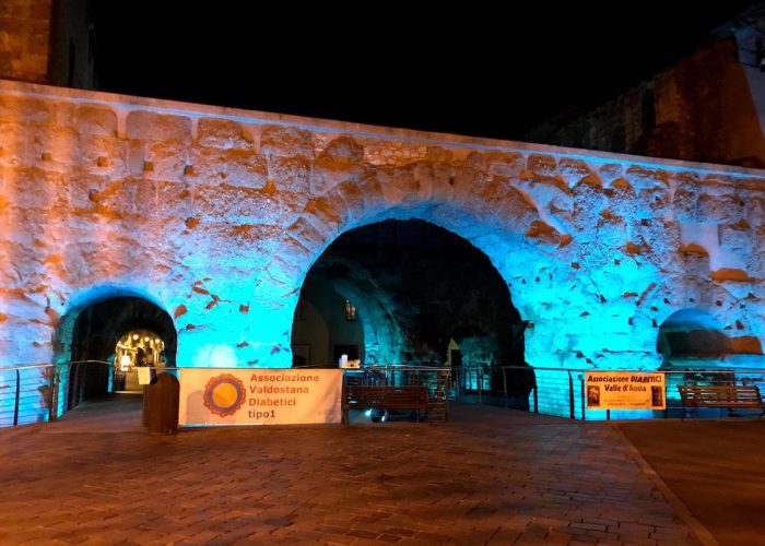 Le Potre pretoriane di Aosta illuminate di azzurro per la Giornata mondiale del diabete