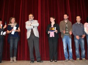 La consegna del premio Magui Maquignaz al groupe de Saint-Marcel, les "Tan Pe Ri-Ye"