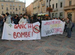 La protesta in piazza Chanouux contro la riforma Gelmini