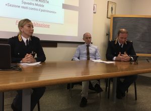 Conferenza stampa topi appartamento