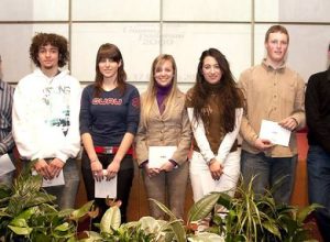 I 9 ragazzi premiati con le borse di studio alla memoria di Gianni Padovani