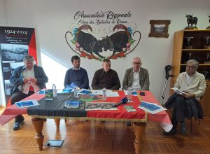 La presentazione del fine settimana dei combats: da sinistra Cesarino Cerise, l’assessore all’Agricoltura Marco Carrel, il presidente Roberto Bonin, il presidente della Regione Renzo Testolin e il neo sindaco di Aosta Raffaele Rocco