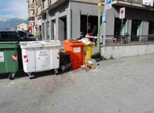 Rifiuti in Via Carrel