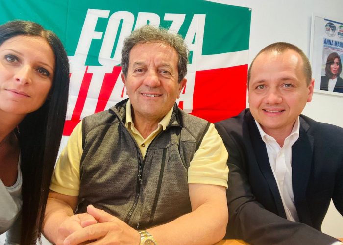 Forza Italia VdA. Da sx la coordinatrice regionale Emily Rini, Mauro Baccega e Luca Girasole