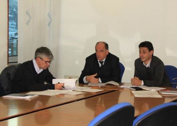 Un'immagine dell'incontro tra l'Assessore Viérin e gli insegnanti