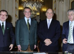 La firma con Rollandin, Calderoli, Bossi e Maroni