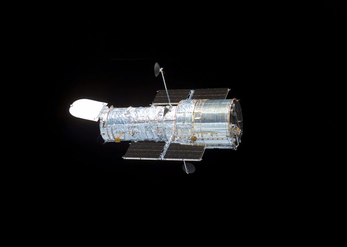Hubble Space Telescope in orbita attorno alla Terra